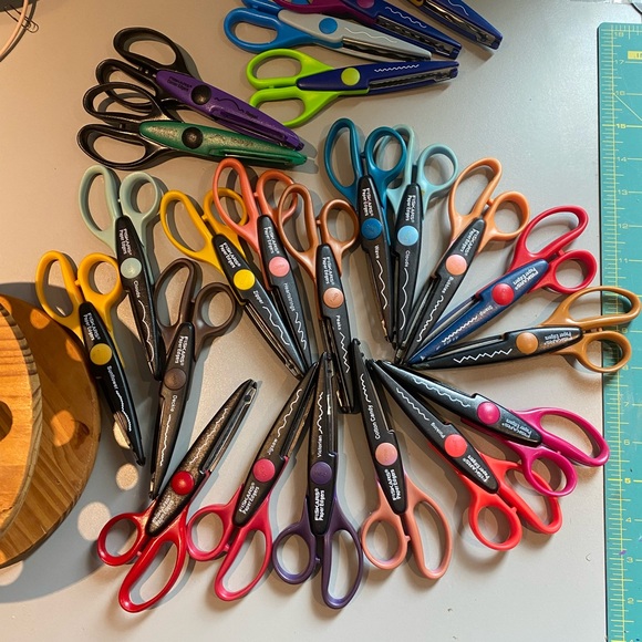 Set of Fiskars Paper Edge Scrapbooking Scissors - Picture 1 of 9